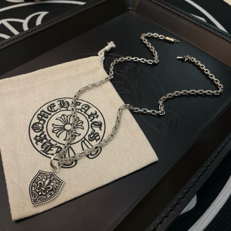 Ch*0me He**ts necklaces